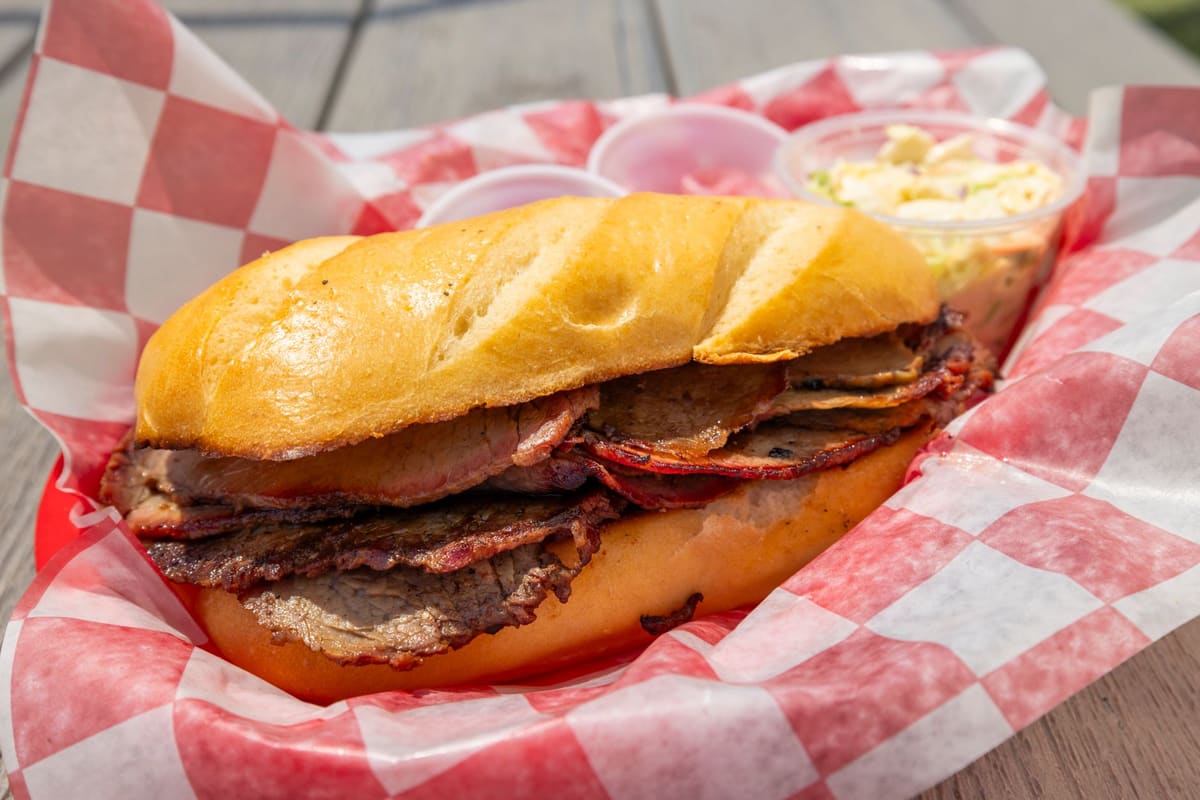 Barbecue texan au brisket fumé, spécialité régionale où manger aux USA