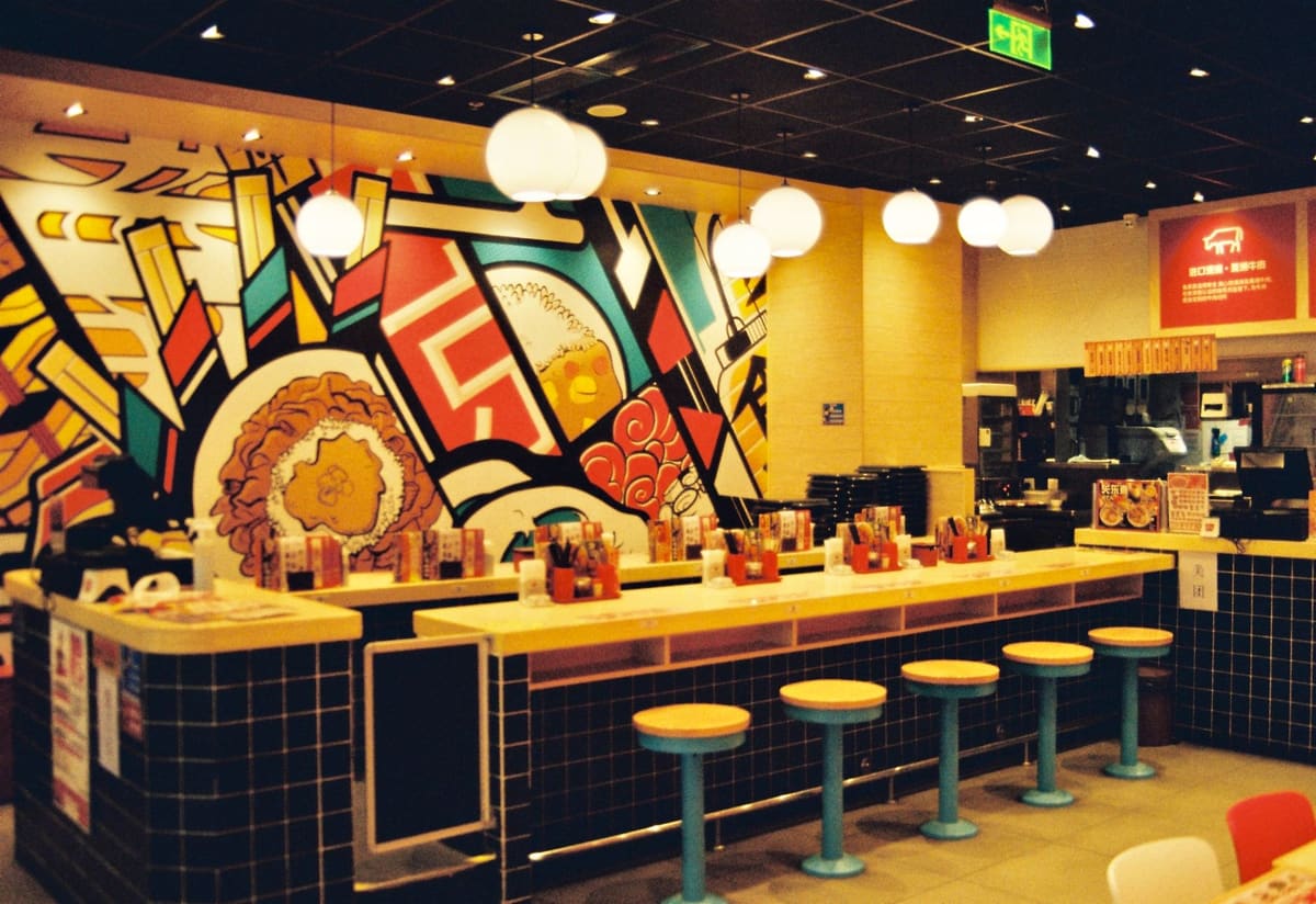 Comptoir de food court asiatique à Flushing Queens avec plats pas chers